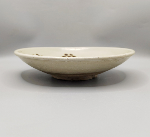 古玩陶瓷金元白地黑彩梅花紋盤(pán)拍賣，當(dāng)前價(jià)格1999元