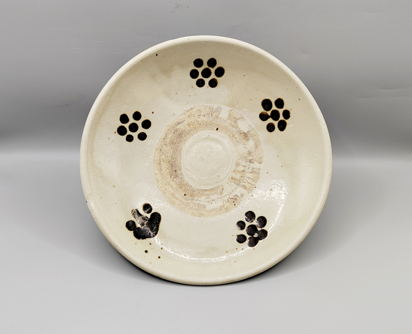 古玩陶瓷金元白地黑彩梅花紋盤(pán)拍賣，當(dāng)前價(jià)格1999元