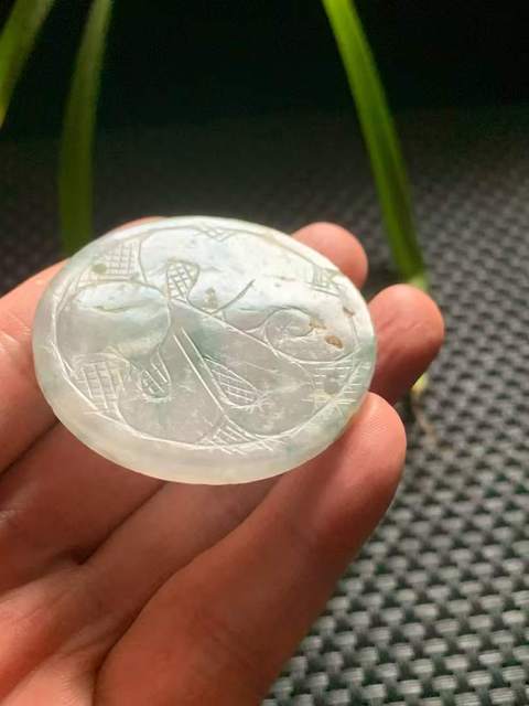 古玩玉器清代冰種翡翠雕“花卉紋牌”拍賣，當前價格8800元