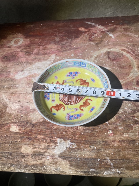 古玩陶瓷民國黃地粉彩小碟拍賣,當前價格450元