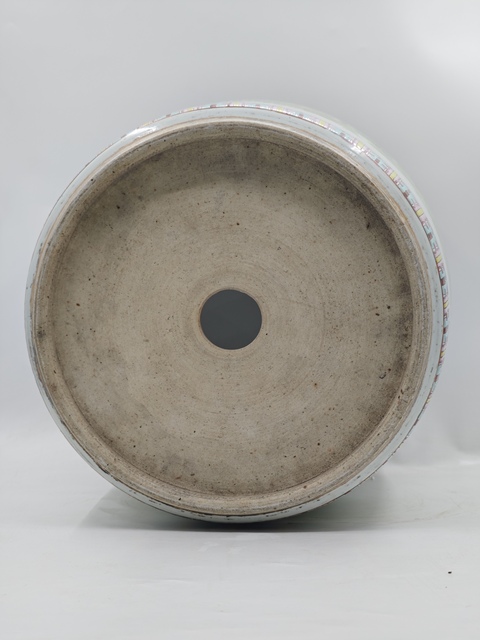 古玩陶瓷粉彩蝴蝶花卉紋花盆拍賣,當(dāng)前價(jià)格20000元