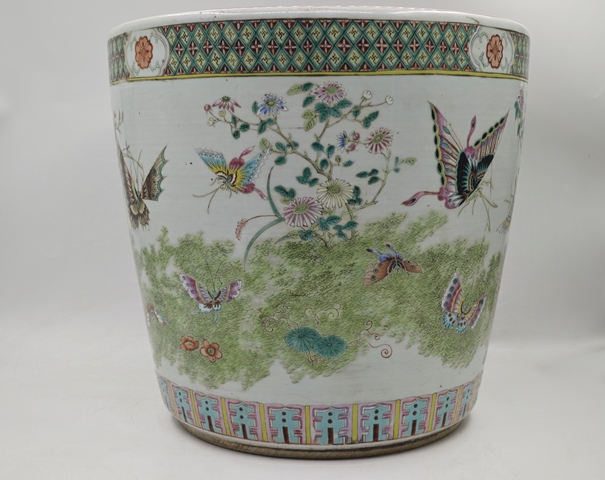 古玩陶瓷粉彩蝴蝶花卉紋花盆拍賣,當(dāng)前價(jià)格20000元