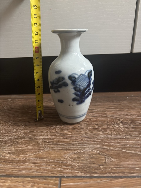 古玩陶瓷清中期青花博古圖柳葉瓶拍賣(mài)，當(dāng)前價(jià)格0元