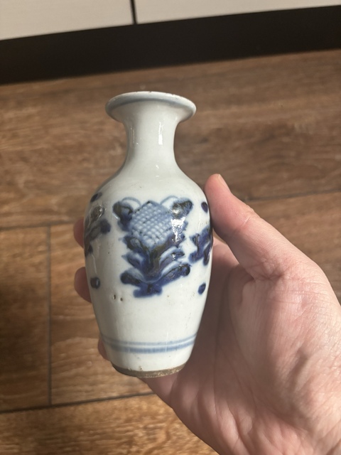 古玩陶瓷清中期青花博古圖柳葉瓶拍賣(mài)，當(dāng)前價(jià)格0元
