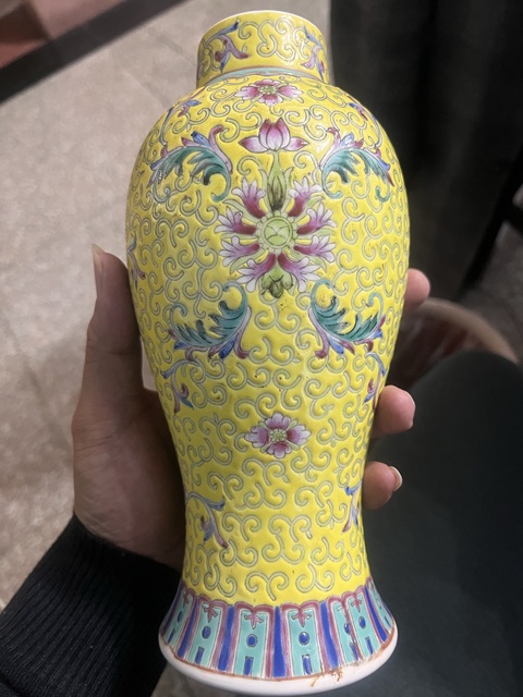 古玩陶瓷民國·黃地粉彩福壽紋雞腿瓶拍賣,當前價格5000元