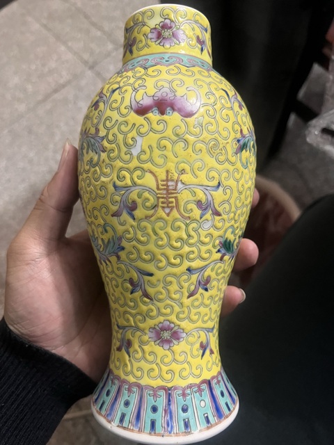 古玩陶瓷民國·黃地粉彩福壽紋雞腿瓶拍賣,當前價格5000元