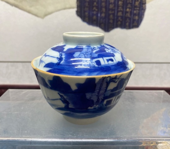 古玩陶瓷清中期山水詩紋青花蓋碗拍賣，當(dāng)前價(jià)格4580元