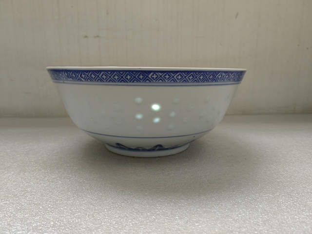 古玩陶瓷青花龍紋玲瓏瓷碗拍賣,當(dāng)前價格398元