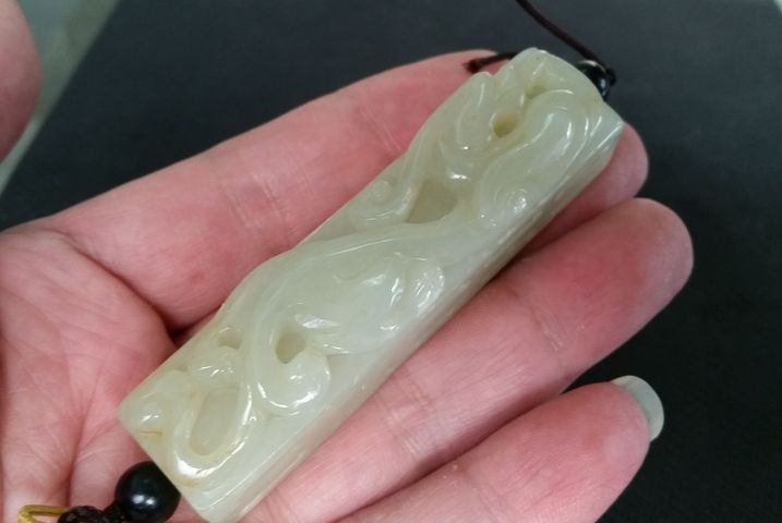 古玩玉器和田玉雕“螭龍紋勒”拍賣,當前價格680元