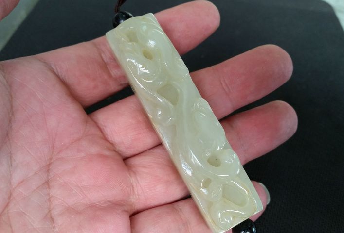 古玩玉器和田玉雕“螭龍紋勒”拍賣,當前價格680元