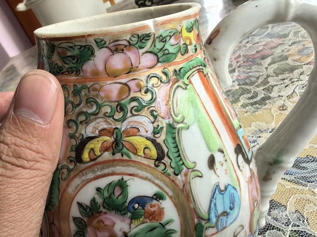 古玩陶瓷廣彩執(zhí)壺拍賣，當(dāng)前價格400元