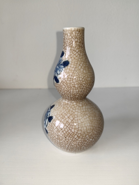 中国　清時代　哥釉青華花鳥紋大瓶　高さ45cm アンティーク　送料込み0604 A blue and white faceted vase, Yuan dynasty | 元青花花卉紋八