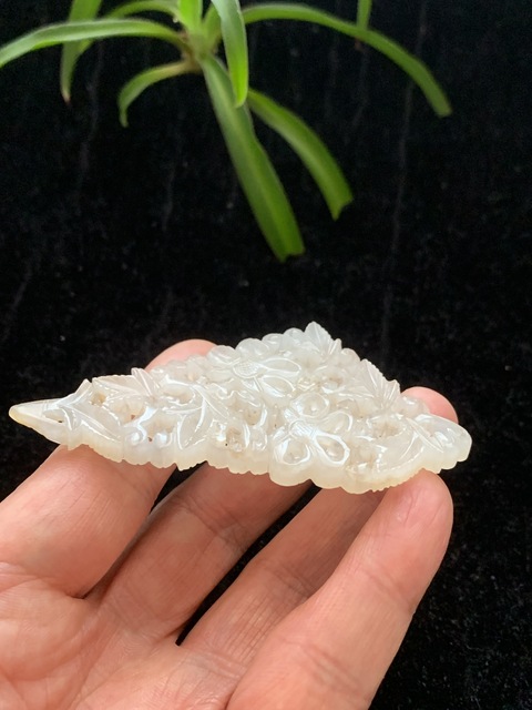 古玩玉器明代和田玉雕“凌霄花佩”拍賣,當前價格68000元