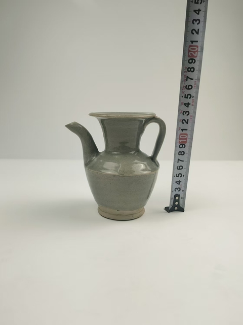 古玩陶瓷執(zhí)壺拍賣，當(dāng)前價(jià)格2000元