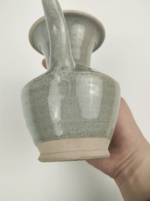 古玩陶瓷執(zhí)壺拍賣，當(dāng)前價(jià)格2000元