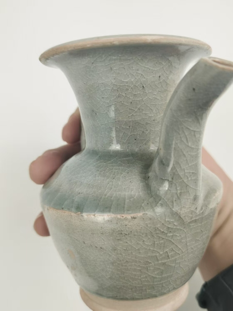 古玩陶瓷執(zhí)壺拍賣，當(dāng)前價(jià)格2000元