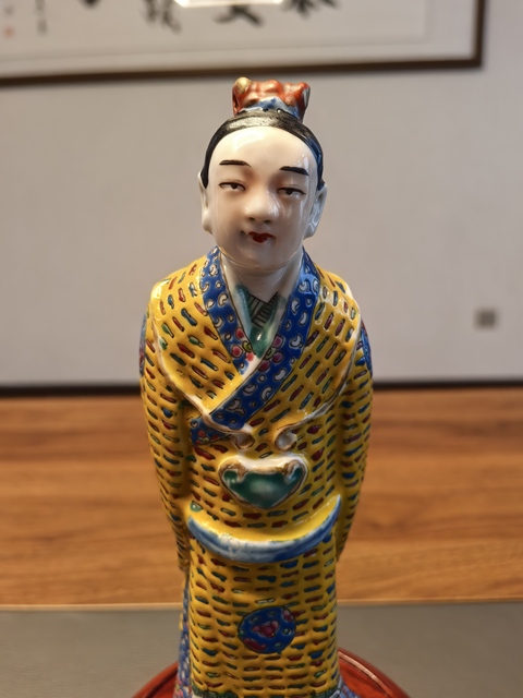 古玩陶瓷王荃記大名家粉彩黃釉賈寶玉人物造像拍賣，當前價格1600元