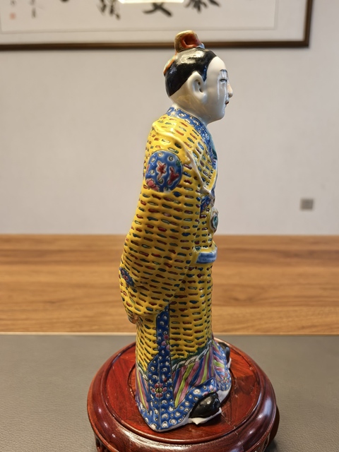 古玩陶瓷王荃記大名家粉彩黃釉賈寶玉人物造像拍賣，當前價格1600元