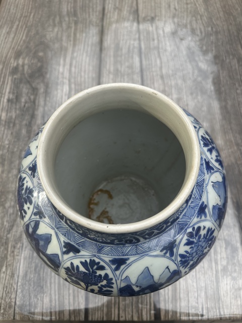 古玩陶瓷康熙青花開窗花卉山水紋大將軍罐拍賣,當(dāng)前價(jià)格7888元