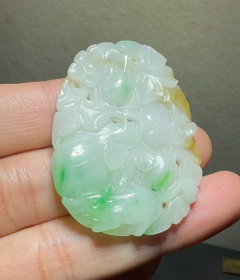 古玩玉器翡翠雕“玉免花卉紋佩”拍賣,當前價格1888元