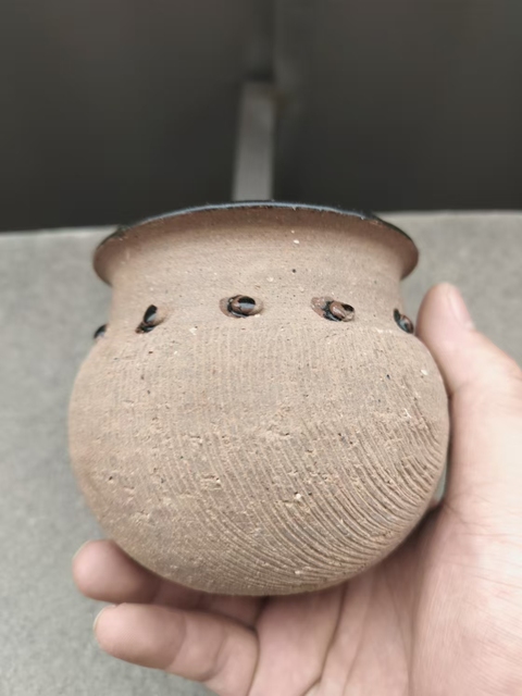 古玩陶瓷鼓釘紋小罐拍賣，當前價格600元