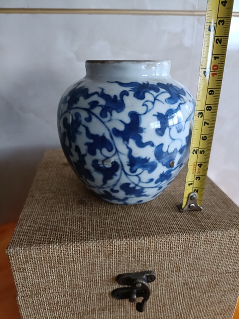 古玩陶瓷大明嘉靖年制款青花纏枝花卉紋罐拍賣,當前價格998元