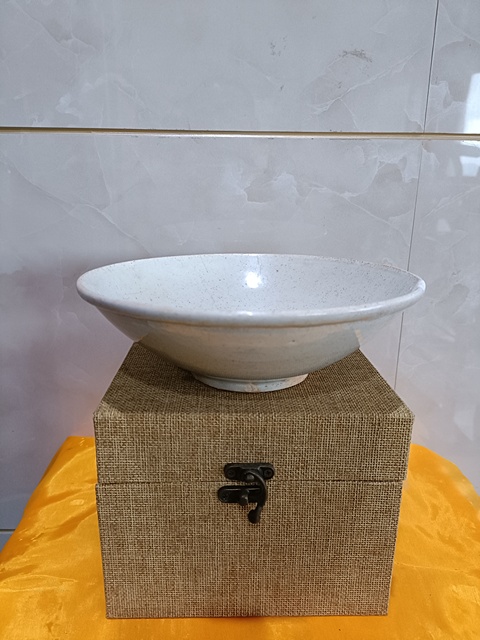 古玩陶瓷南宋湖田青白釉唇口超大碗拍賣,當(dāng)前價格800元