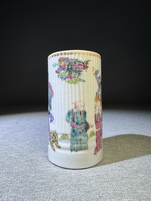 古玩陶瓷【精品】清代晚期細路粉彩十八羅漢圖紋瓜棱形筆筒拍賣,當前價格18000元