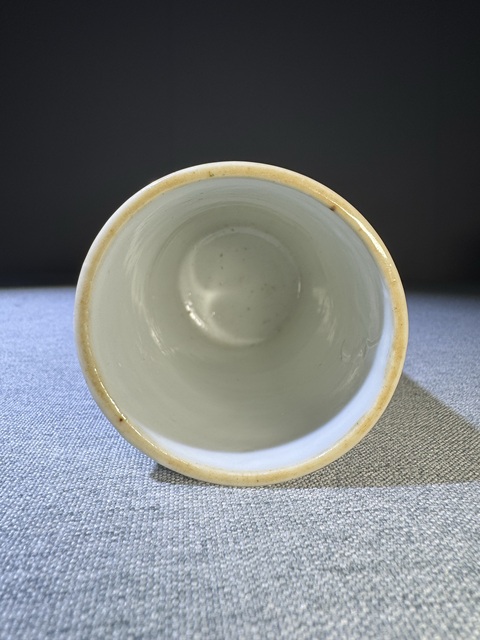 古玩陶瓷【精品】清代晚期細路粉彩十八羅漢圖紋瓜棱形筆筒拍賣,當前價格18000元