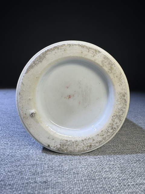 古玩陶瓷【精品】清代晚期細路粉彩十八羅漢圖紋瓜棱形筆筒拍賣,當前價格18000元