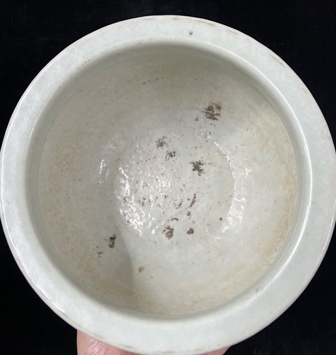 古玩陶瓷清中期-豆青釉暗刻花卉紋三足爐拍賣，當前價格4569元