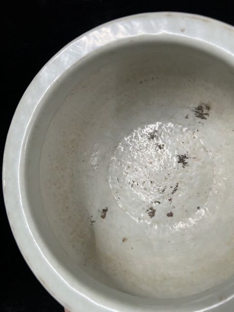 古玩陶瓷清中期-豆青釉暗刻花卉紋三足爐拍賣，當前價格4569元