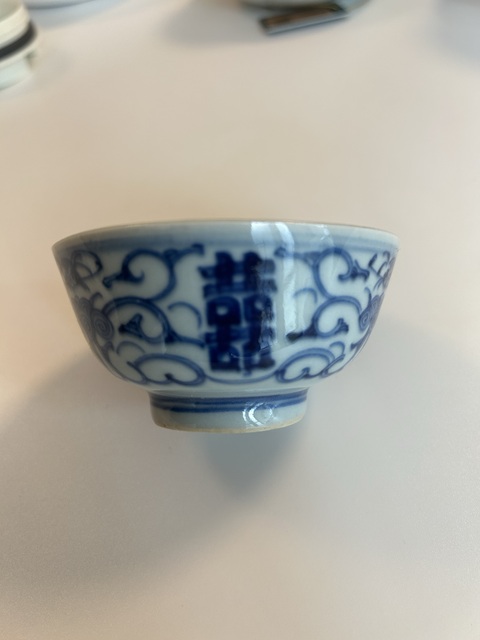 古玩陶瓷清中期纏枝花囍字紋青花茶圓拍賣，當前價格1000元
