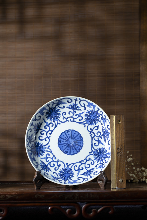 古玩陶瓷清道光·青花纏枝寶相花紋盤拍賣,當前價格18348元