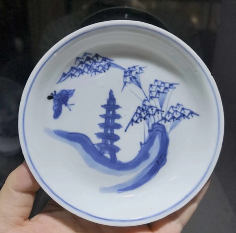 古玩陶瓷明代晚期竹林寶塔青花盤拍賣，當(dāng)前價格1200元