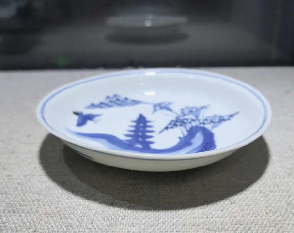 古玩陶瓷明代晚期竹林寶塔青花盤拍賣，當(dāng)前價格1200元