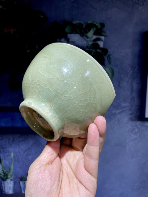 古玩陶瓷龍泉青瓷花卉紋茶碗拍賣，當前價格0元