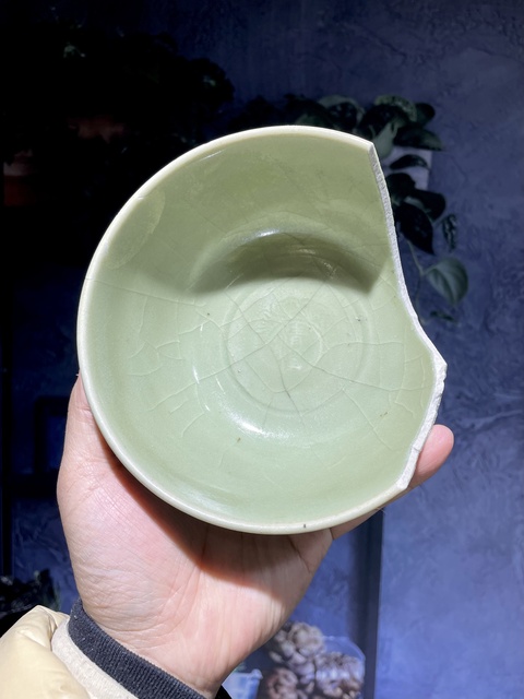 古玩陶瓷龍泉青瓷花卉紋茶碗拍賣，當前價格0元