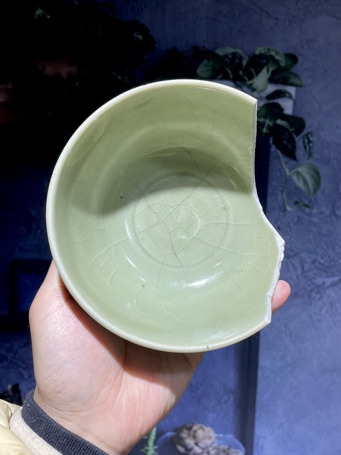 古玩陶瓷龍泉青瓷花卉紋茶碗拍賣，當前價格0元
