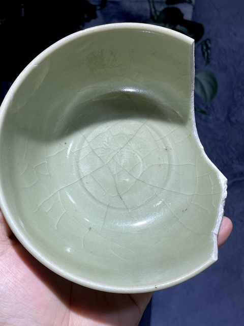 古玩陶瓷龍泉青瓷花卉紋茶碗拍賣，當前價格0元