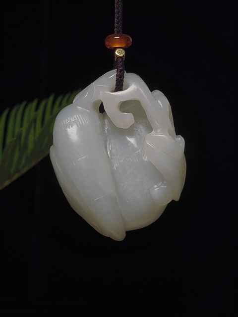 古玩玉器清代和田玉雕“瓜果墜”打手把件拍賣,當前價格16500元