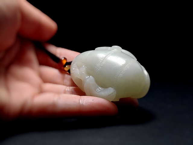 古玩玉器清代和田玉雕“瓜果墜”打手把件拍賣,當前價格16500元
