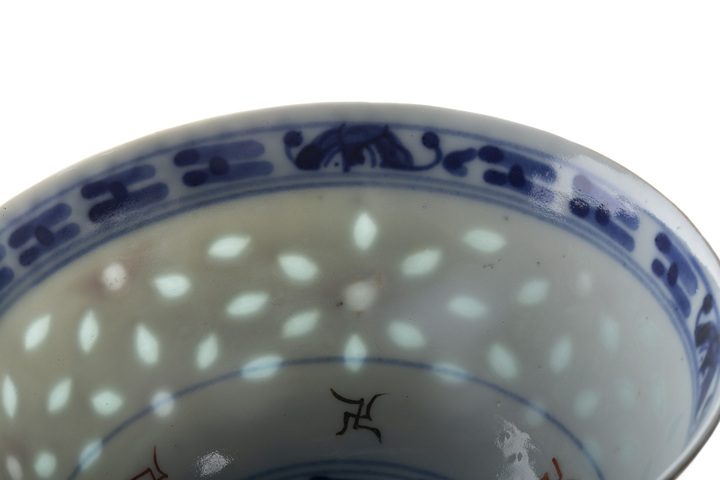 古玩陶瓷民國·青花加彩花卉紋玲瓏瓷蓋碗拍賣,當(dāng)前價格1380元