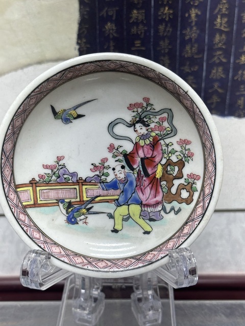 古玩陶瓷清晚期精品三娘教子圖粉彩盤拍賣，當前價格690元