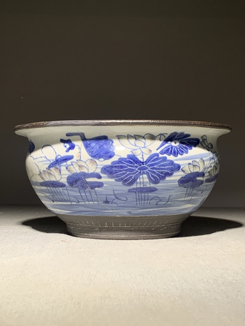 古玩陶瓷清中期青花釉里紅荷蓮圖香爐拍賣,當(dāng)前價格1980元