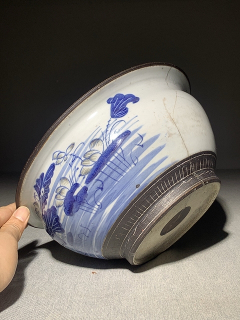 古玩陶瓷清中期青花釉里紅荷蓮圖香爐拍賣,當(dāng)前價格1980元