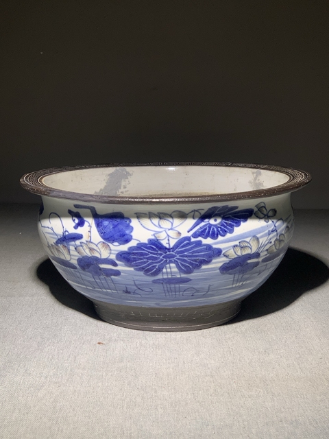 古玩陶瓷清中期青花釉里紅荷蓮圖香爐拍賣,當(dāng)前價格1980元