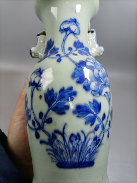 古玩陶瓷晚清豆青釉青花加白花卉紋獅耳瓶拍賣，當前價格1980元