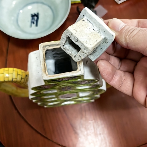 古玩陶瓷晚清民國素三彩執壺拍賣，當前價格1800元