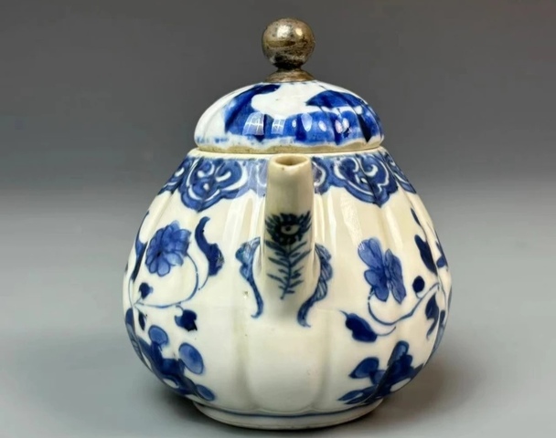 古玩陶瓷清康熙.青花花卉紋執(zhí)壺拍賣，當(dāng)前價(jià)格9900元